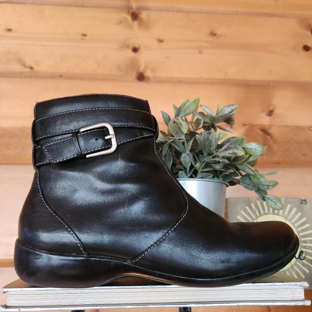 Azaleia Black Leather Ankle Buckle Boots Booties Western Classic Comfy Zip Sz 8M